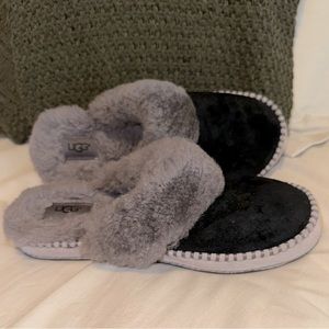 Womens Black Ugg slippers